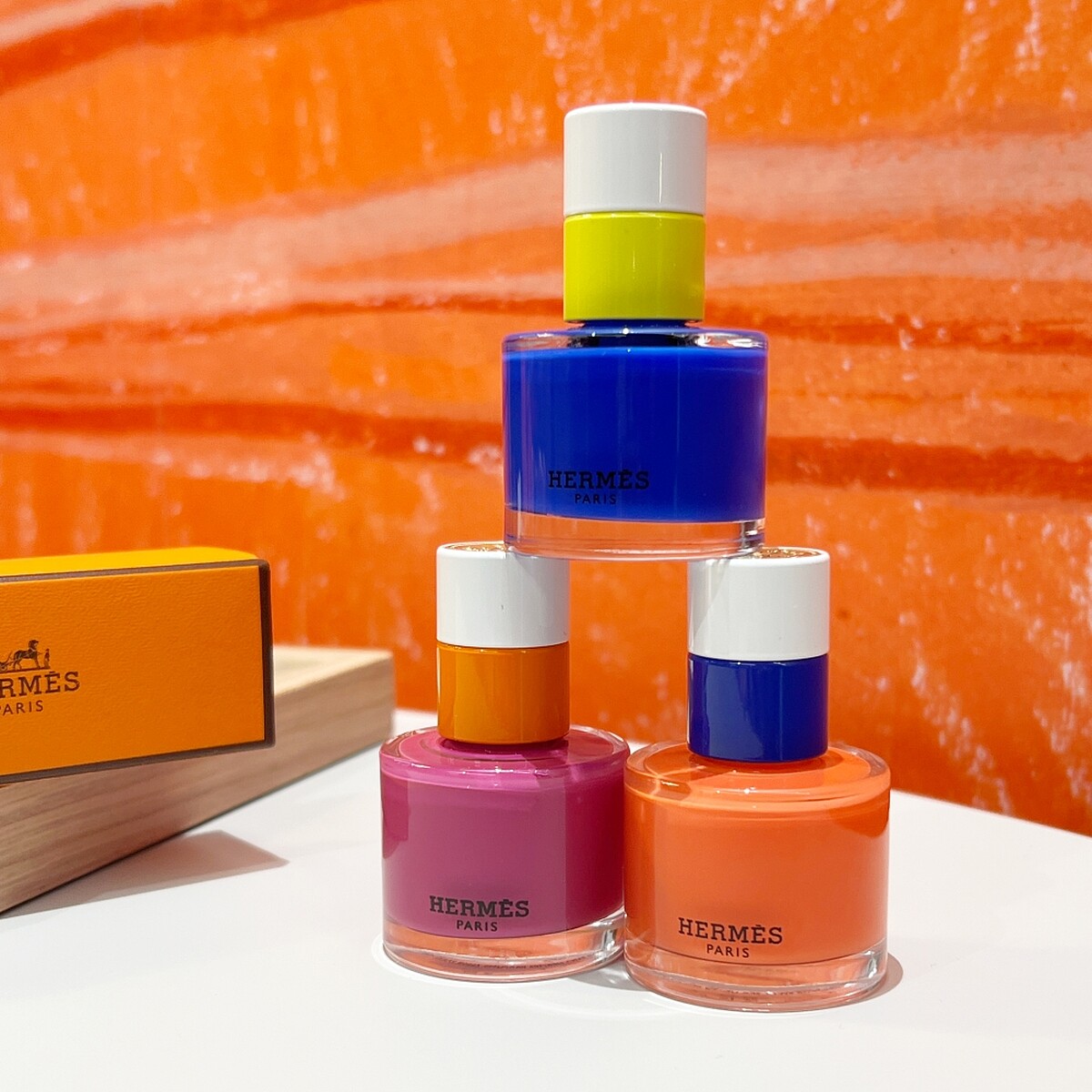 Herm&egrave;s愛馬仕Les Mains Herm&egrave;s 指甲油2024春夏限量珍藏版(#36 Orange Tonique、#48 Ultraviolet、#62 Bleu &Eacute;lectrique)15ml，NT1,940