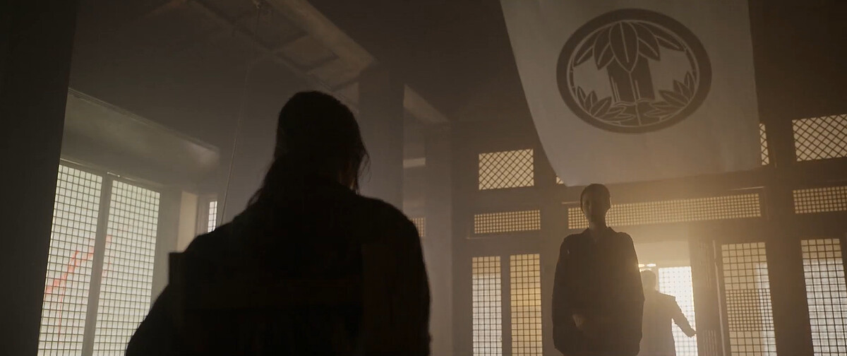 前田根本極道夫人,家裡懸掛家徽,勢力之大感覺還有故事