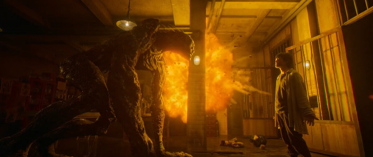 尹鍾元張開手臂像擁抱惺沁,夫妻深情有此可見