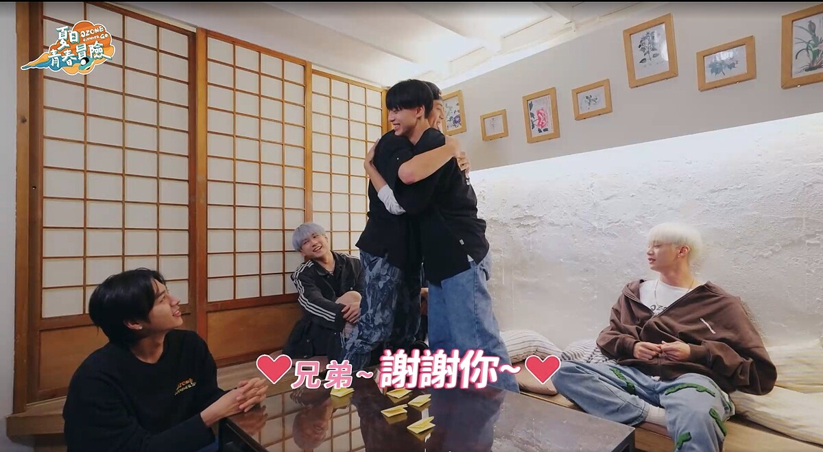 《Ozone夏日青春冒險》文廷哽咽淚謝哲言，兩人在分享真心話後彼此擁抱。