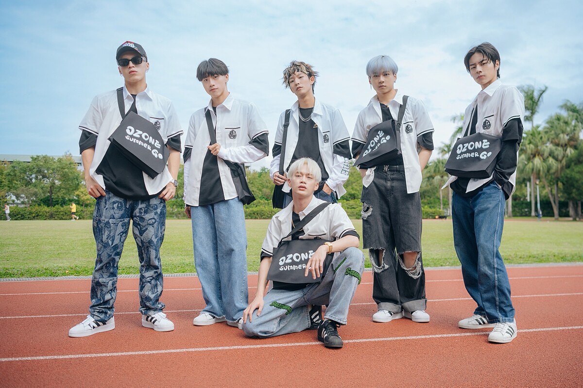《Ozone夏日青春冒險》哲言（後左起）、文廷、煥鈞、祖安、佳辰、子翔（前）穿上校園制服，展現青春氣息。