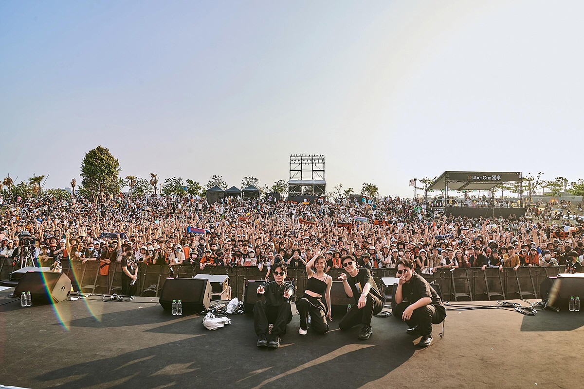 鄭宜農去年在大港女神龍舞台吸引爆滿人潮