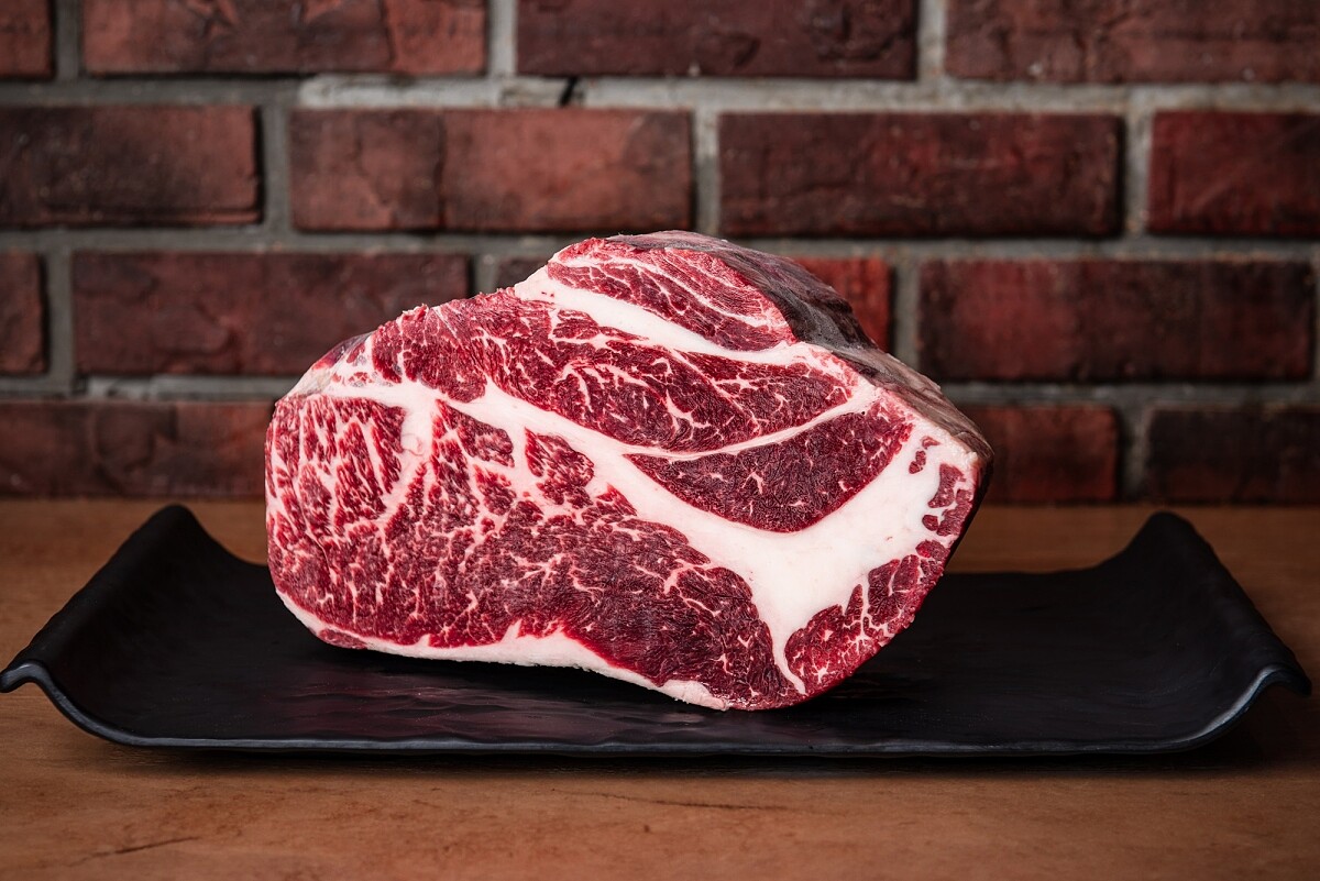 肉質接近日本和牛,卻油脂平衡,且帶有美國牛的口感。