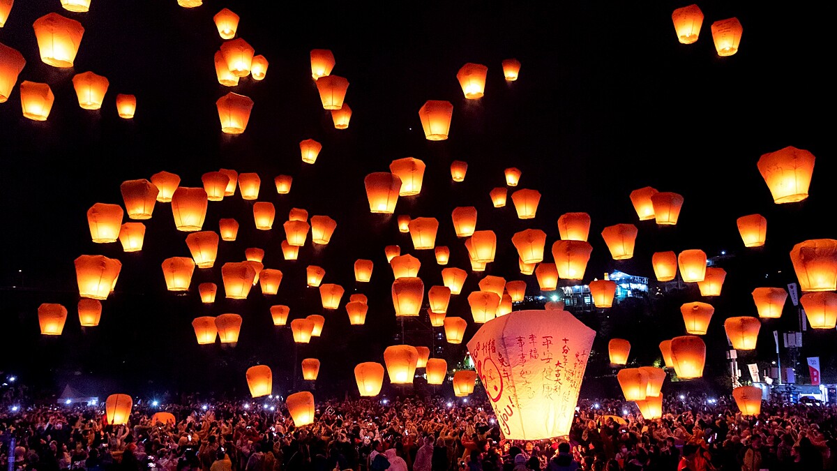 2024平溪天燈節分兩場！首度出現「雙龍搶珠」，地點日期及交通接駁車資訊整理