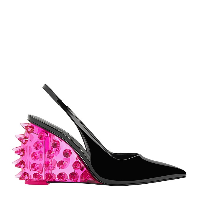 CHARLES & KEITH x Chet Lo立體釘後繫帶高跟鞋3,190元。