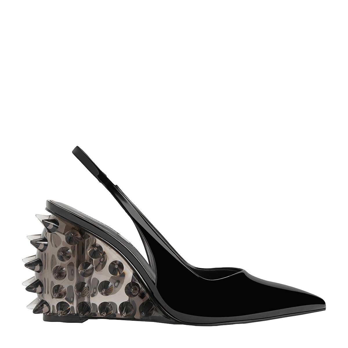 CHARLES & KEITH x Chet Lo立體釘後繫帶高跟鞋3,190元。