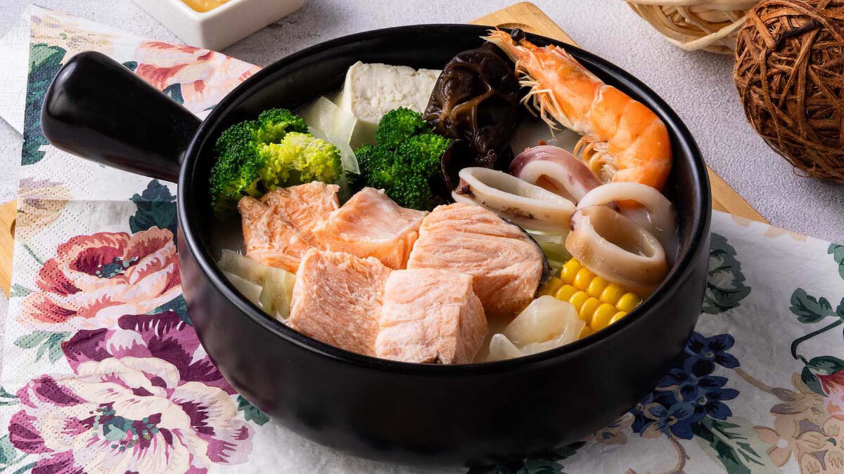 味噌牛奶鮭魚石狩鍋。