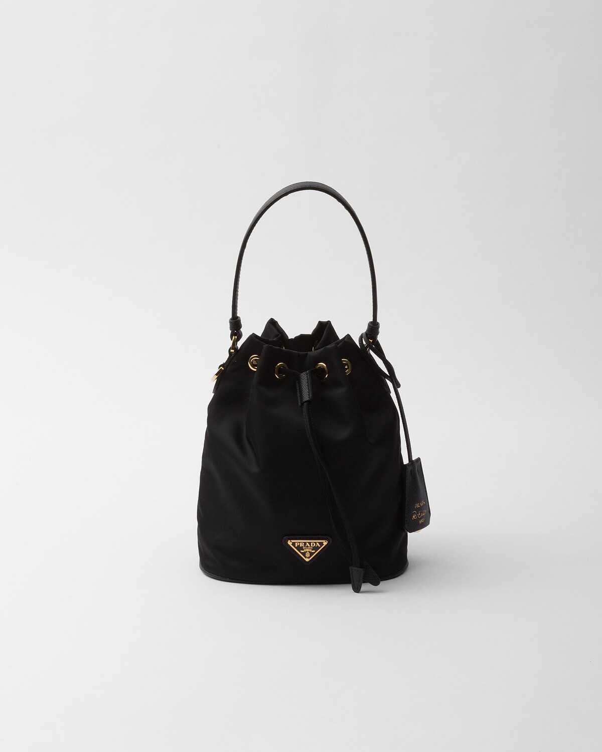 Prada Re-Edition1978 再生尼龍小巧萬用包 NT$ 49,000。