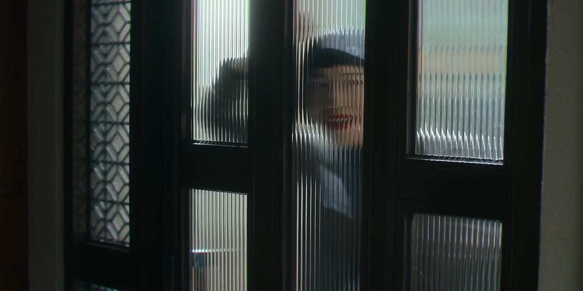 蘇敏慧很像賣毒蘋果的壞皇后，突然出現敲著智安家門