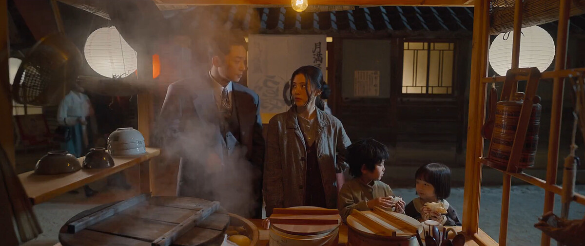 張泰尚與尹采玉在小攤前的快閃約會