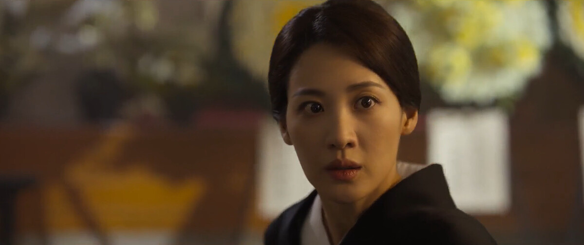 前田轉身看到以尹采玉冠名的弔念花圈，發現大事不妙了