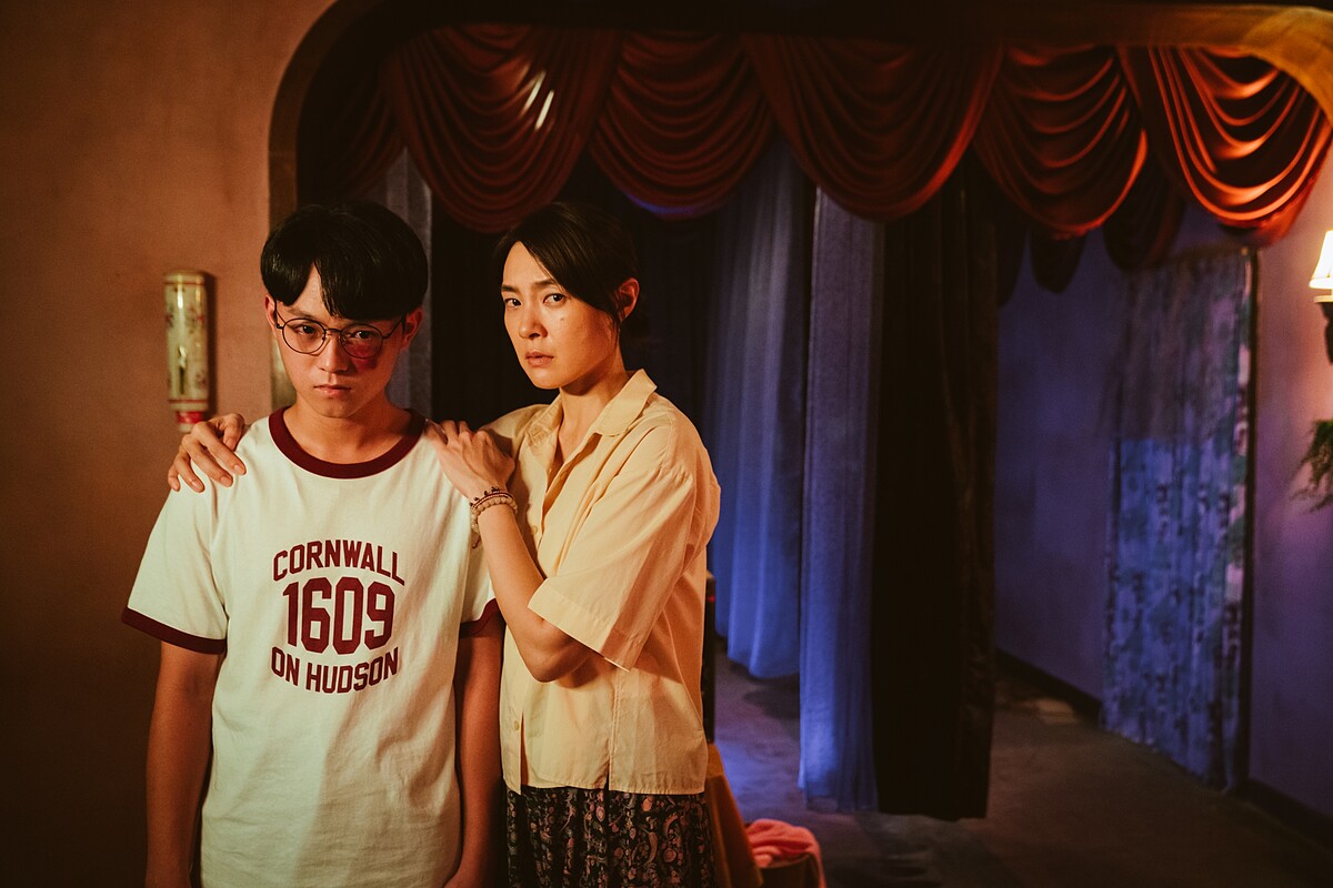 《非殺人小說》曾珮瑜、黃耀東飾演母子。