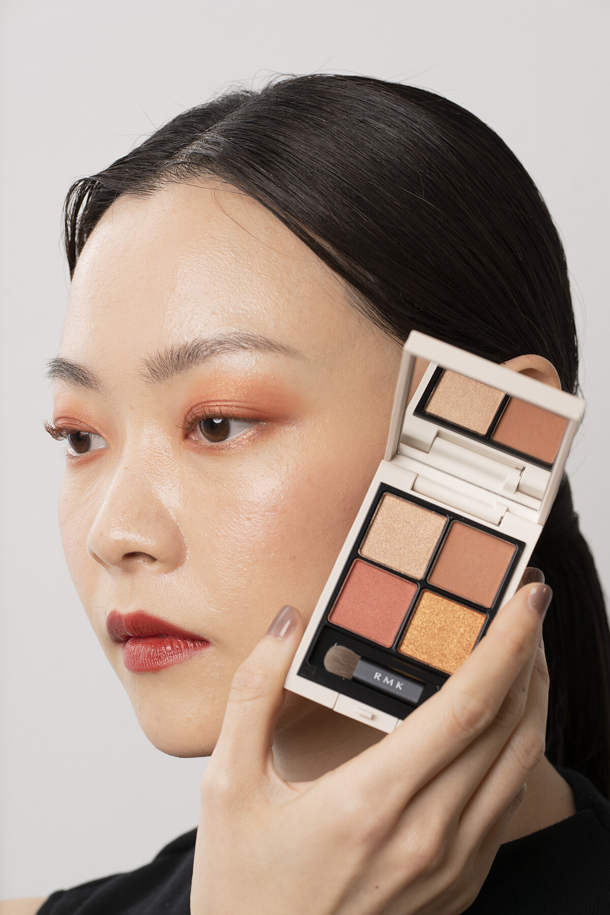 LOOK1_MODEL使用顏色：RMK立體調色眼盤 #EX-06 