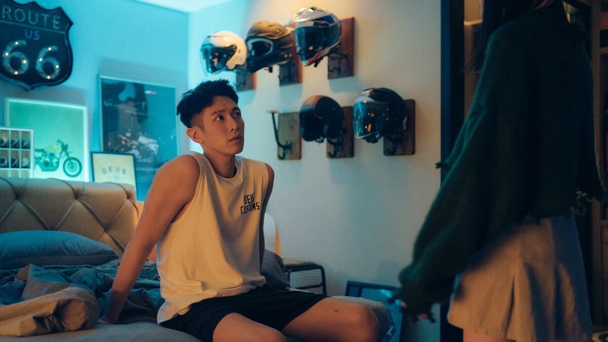 《愛愛內含光》柯震東拍床戲大飆汗。