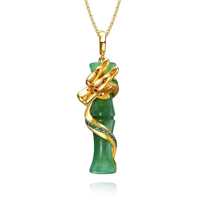 青龍盤踞玉竹,以優雅之美承載華人特有的文化與祝福,寄寓節節高升之意。 「盤龍君子」錬墜,售價NT.99,888元。