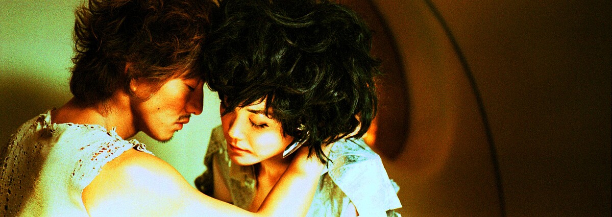 國際名導王家衛經典之作《2046》睽違20年於今(19) 以4K修復版重返大銀幕,現正熱映中。