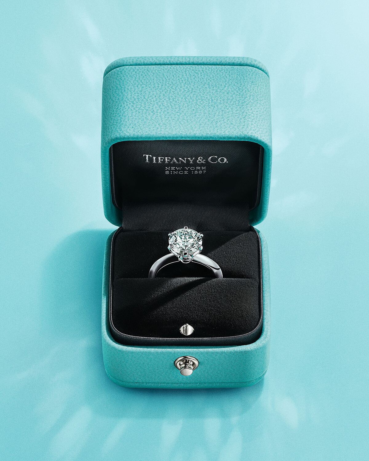The Tiffany® Setting訂情鑽戒