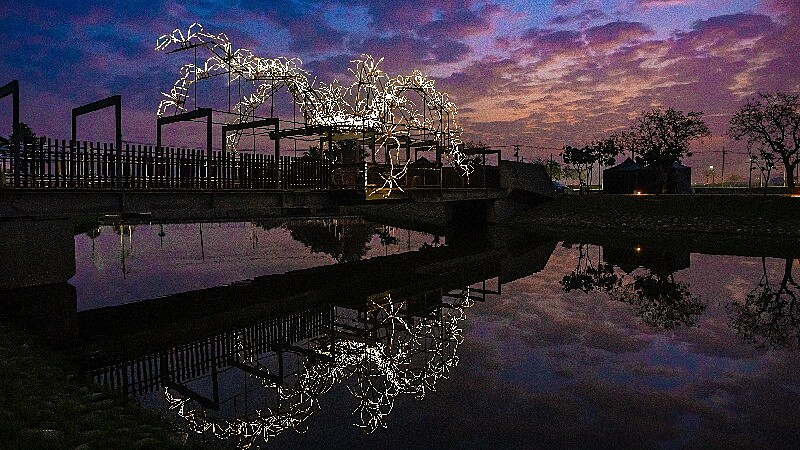 藝術燈區作品：Groupe LAPS《Giant Spider》