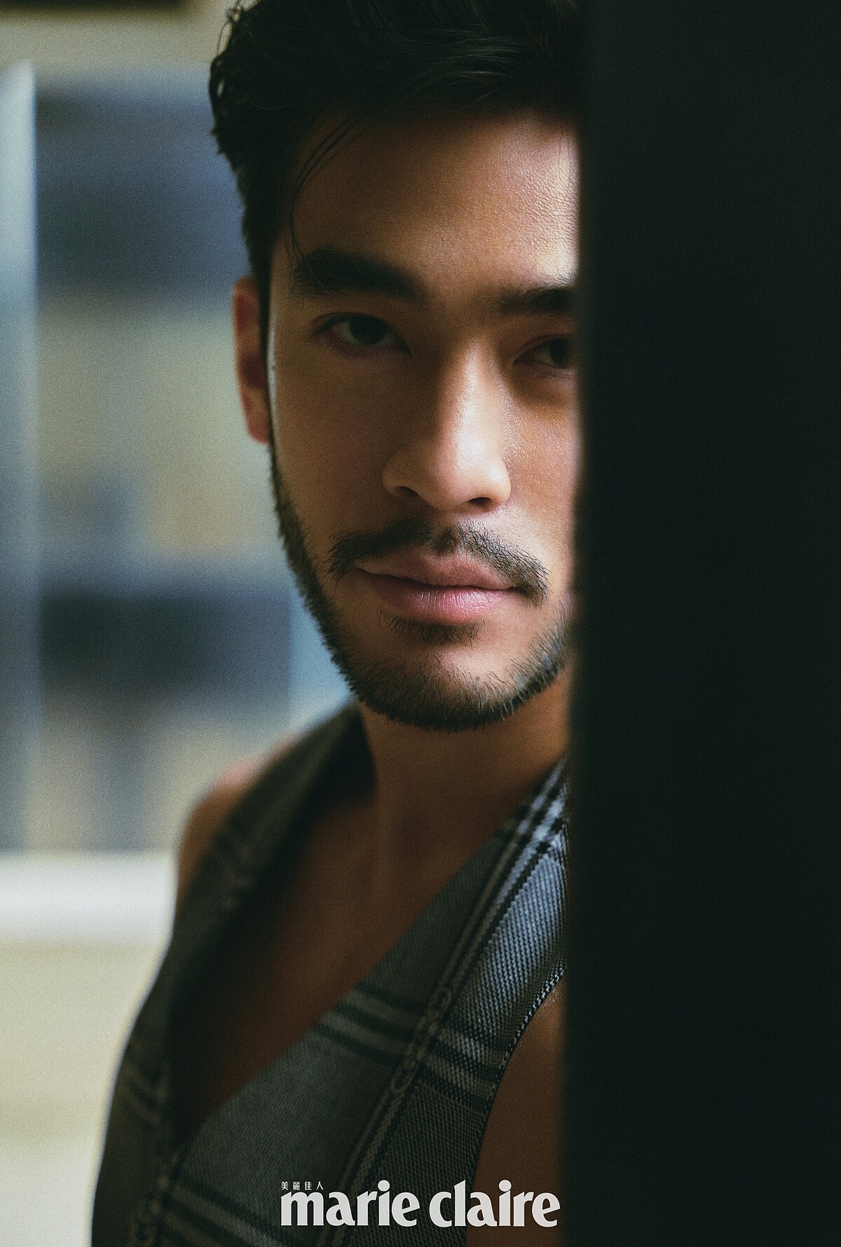 灰黑色馬銜扣正裝馬甲，Gucci。