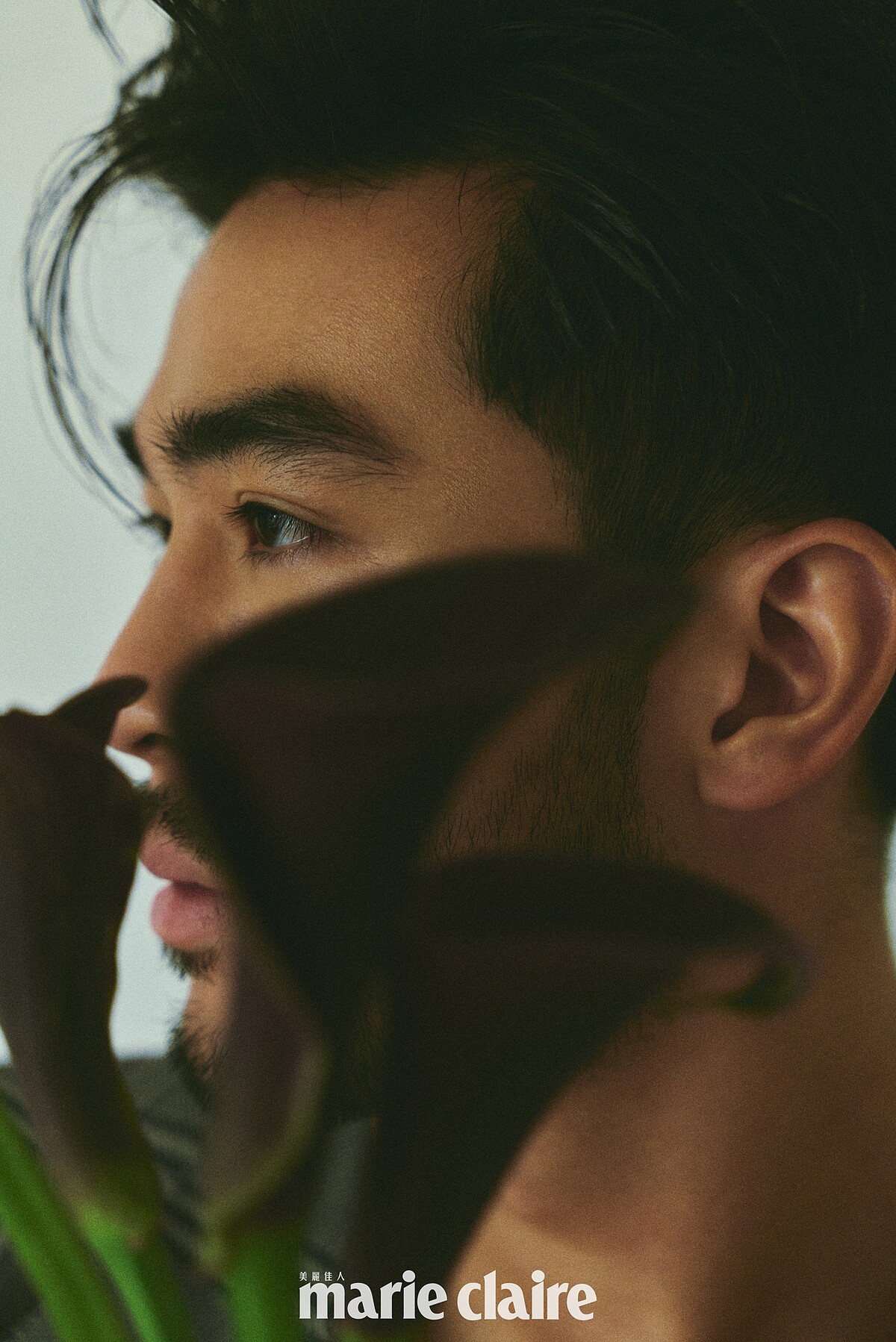 灰黑色馬銜扣正裝外套、灰黑色馬銜扣正裝馬甲，both by Gucci。