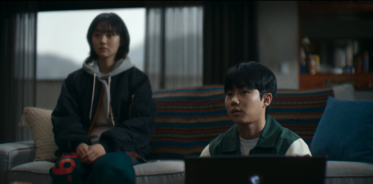 正民是智安的髮小