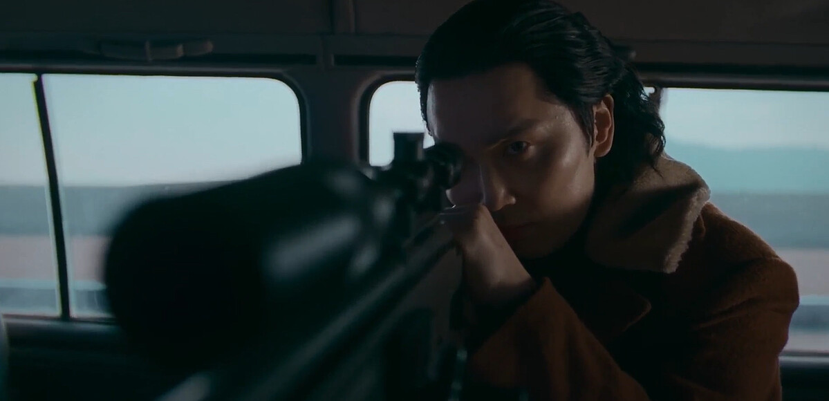 傭兵團之一在遠處狙擊鄭智安