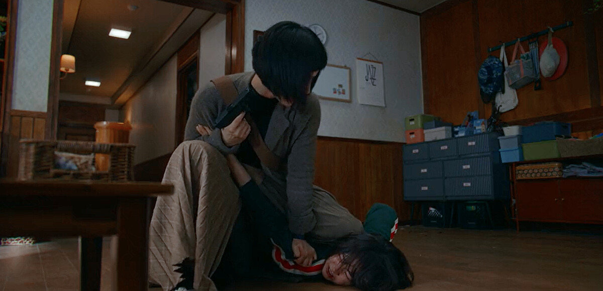 蘇敏慧壓制鄭智安確認身分