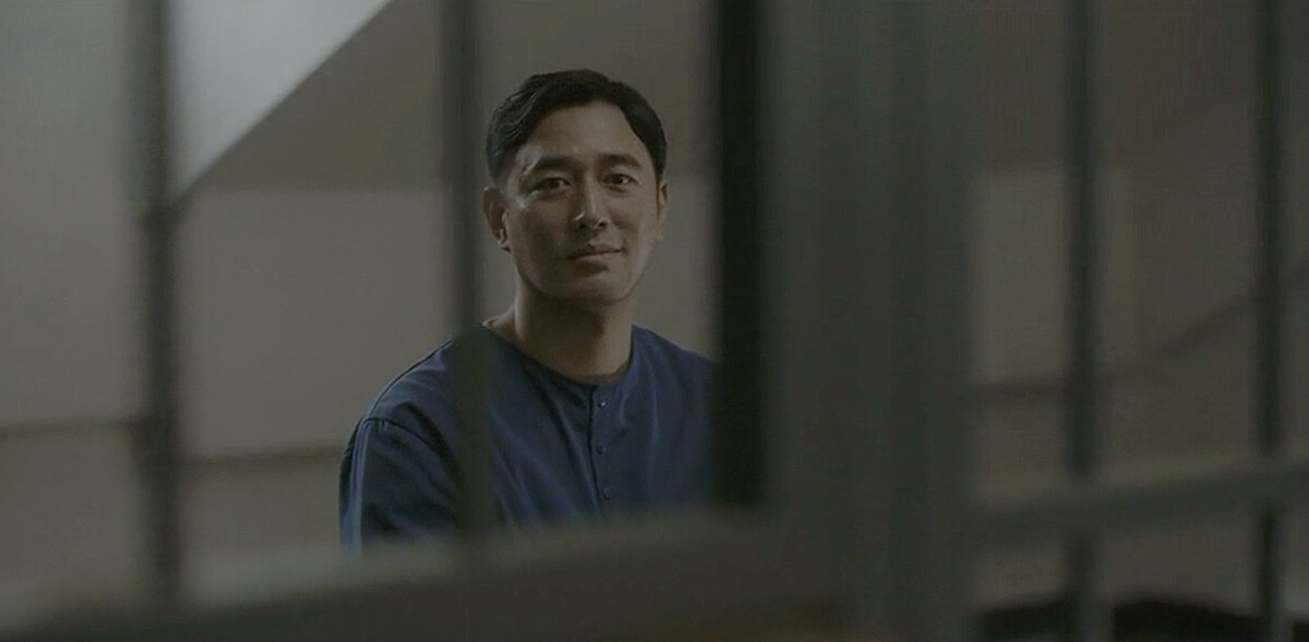 在牢中、被指證的傭兵為貝爾回來復仇了