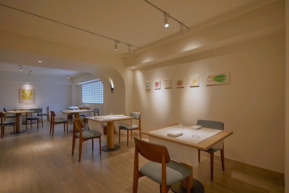 葉懿瑩老師的一系列作品呼應了菜品色調。