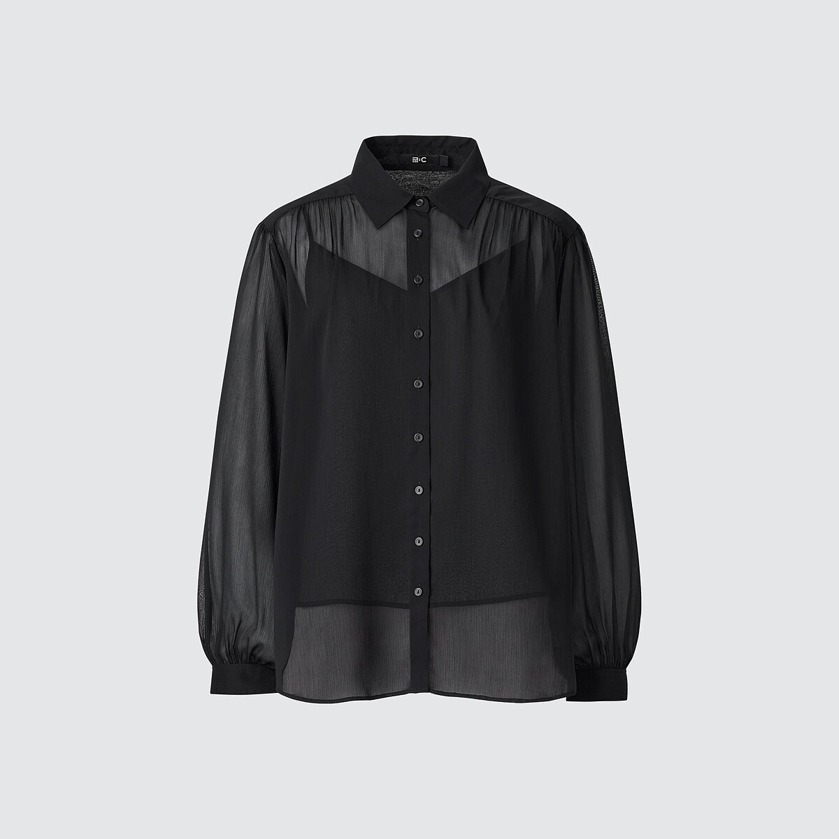 透膚澎袖上衣NT$990。