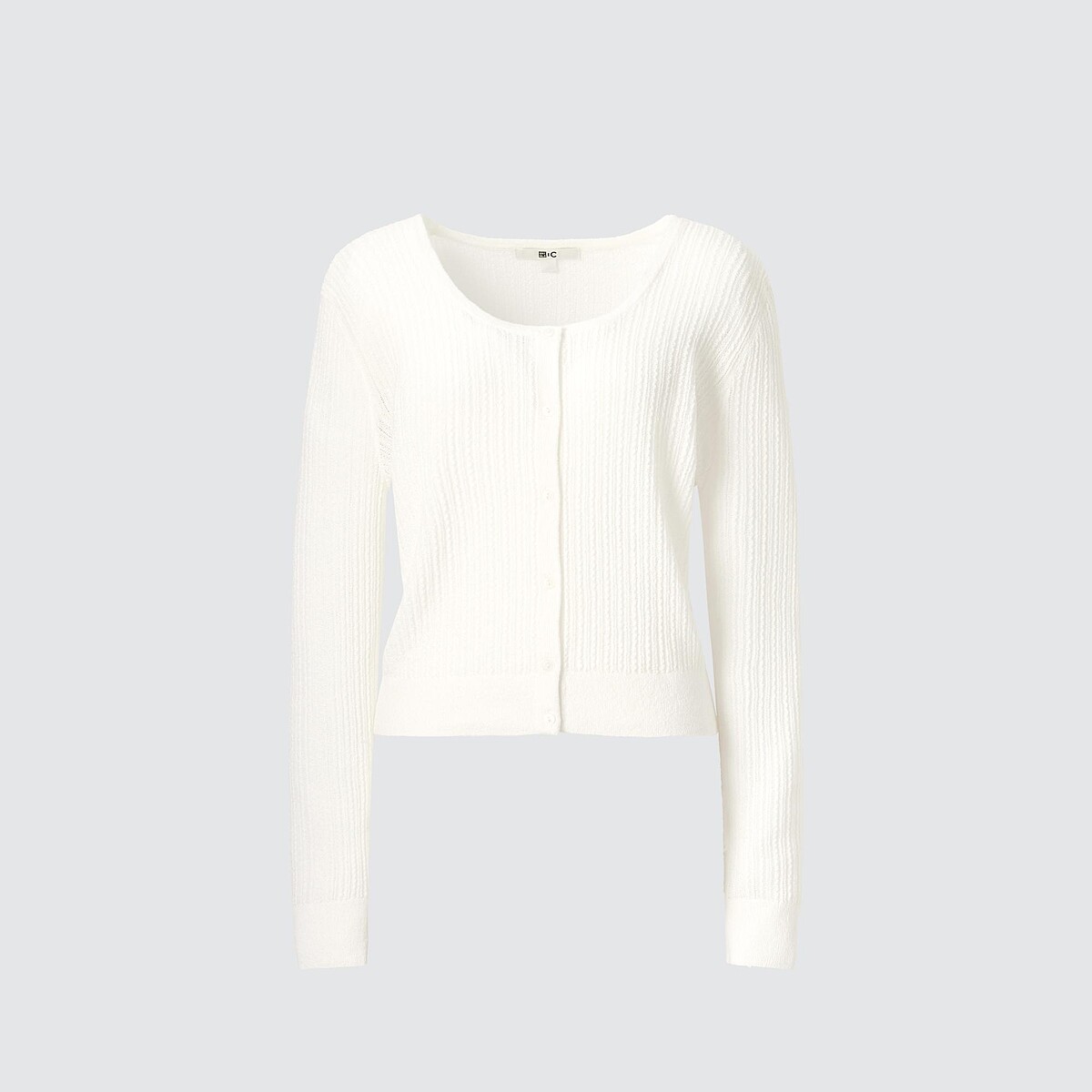 蕾絲圓領短版開襟衫外套NT$990。