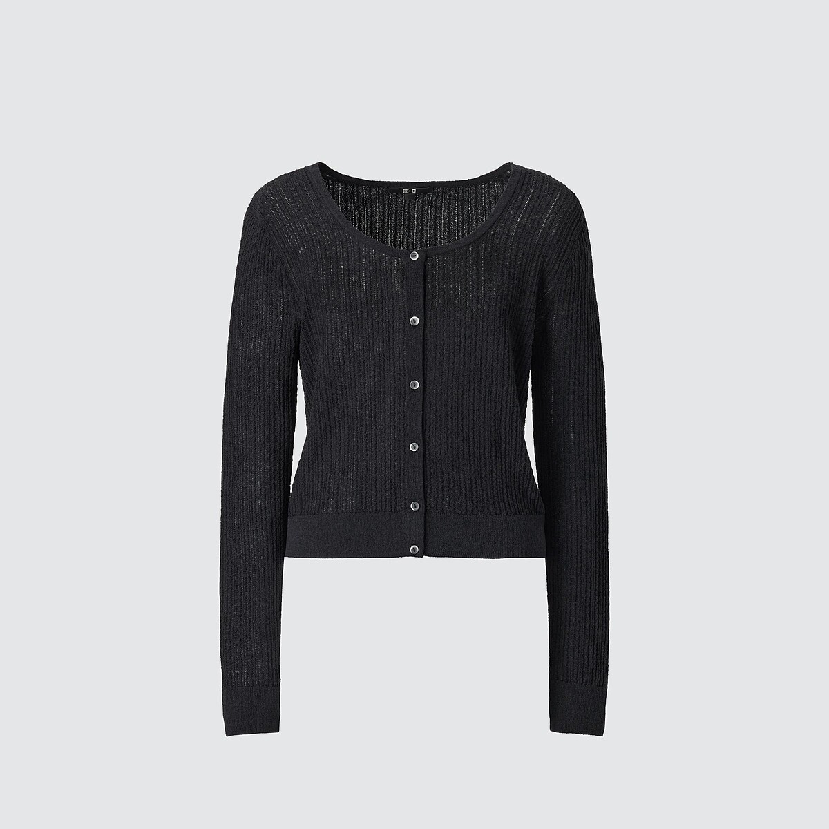 蕾絲圓領短版開襟衫外套NT$990。