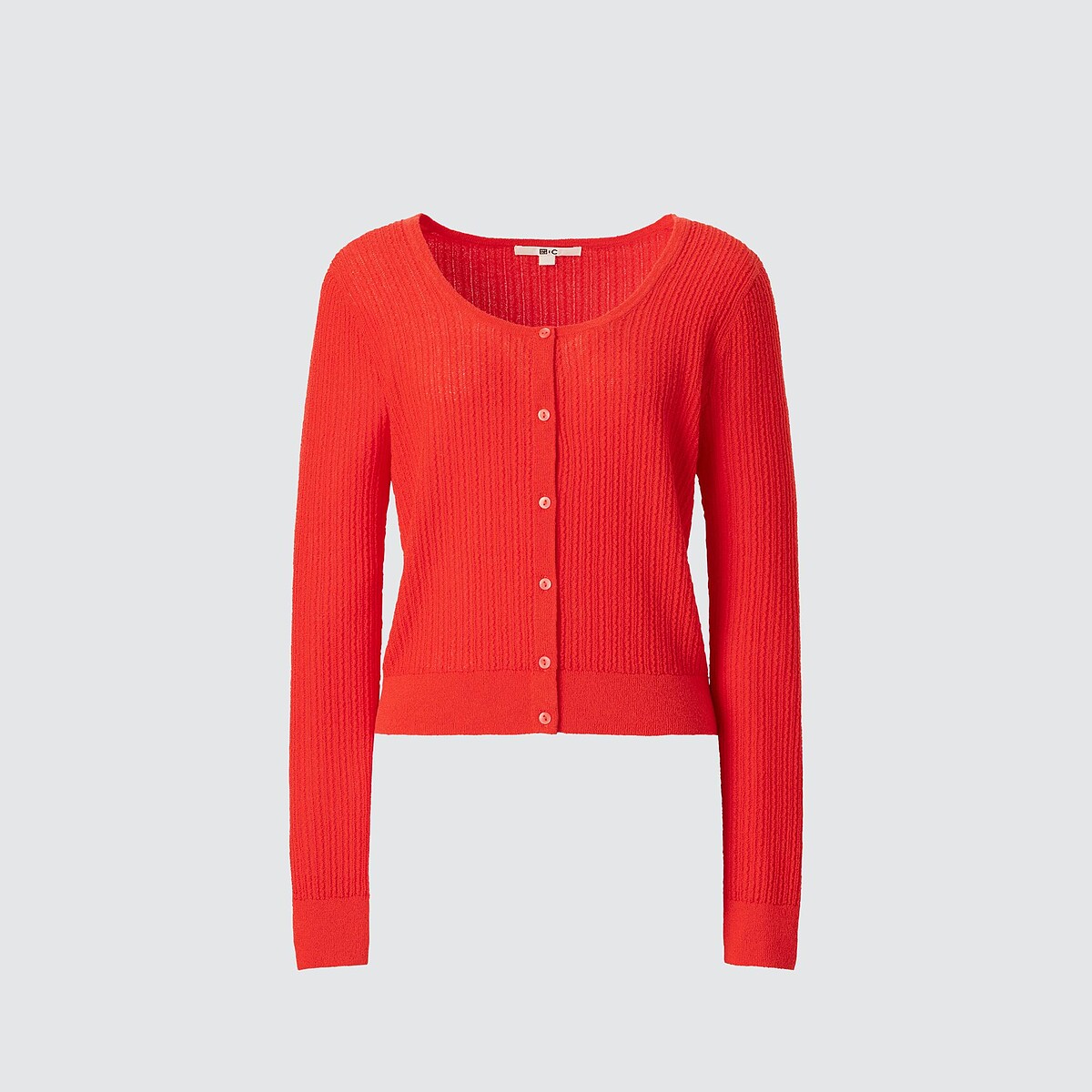 蕾絲圓領短版開襟衫外套NT$990。