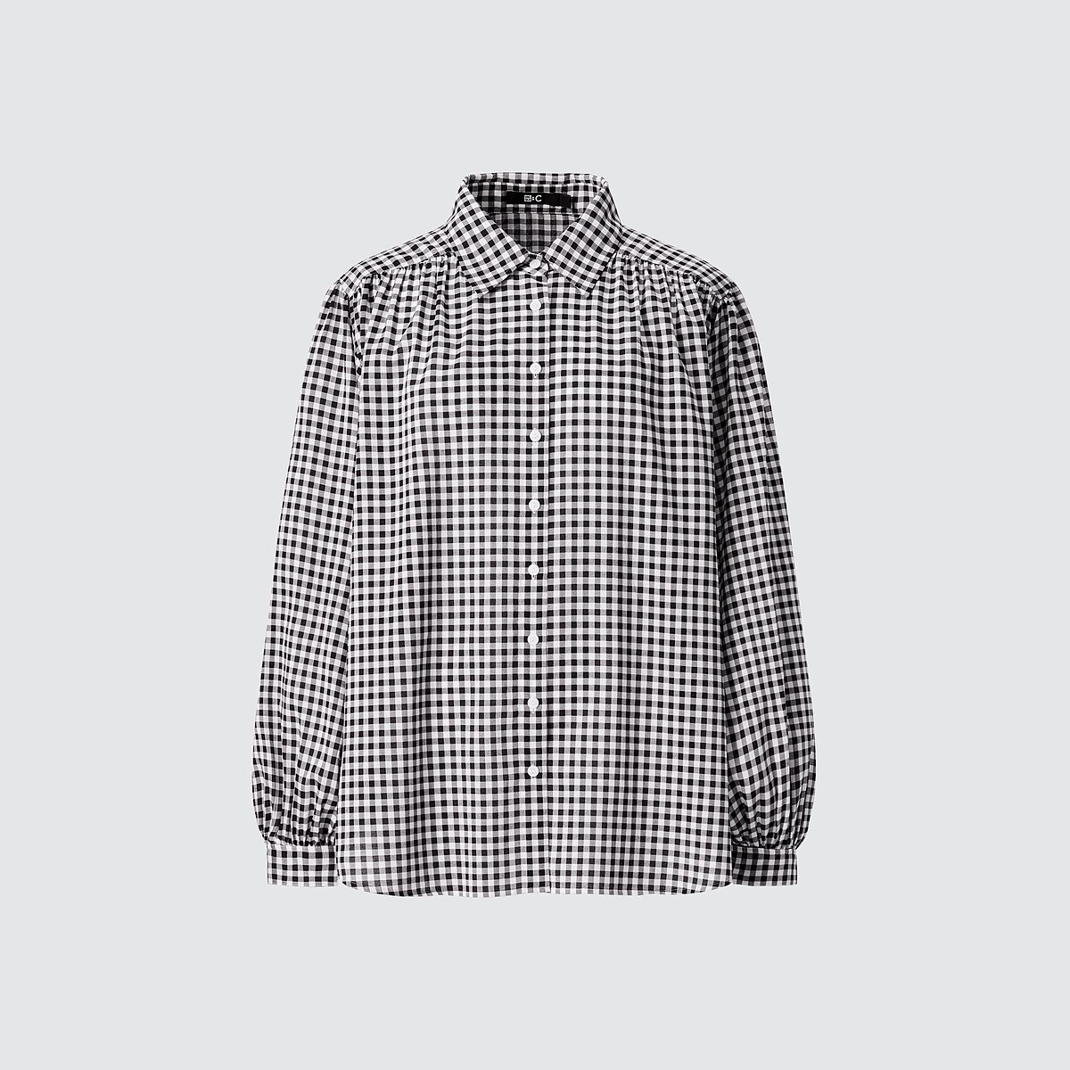 透膚澎袖抓皺上衣NT$990。