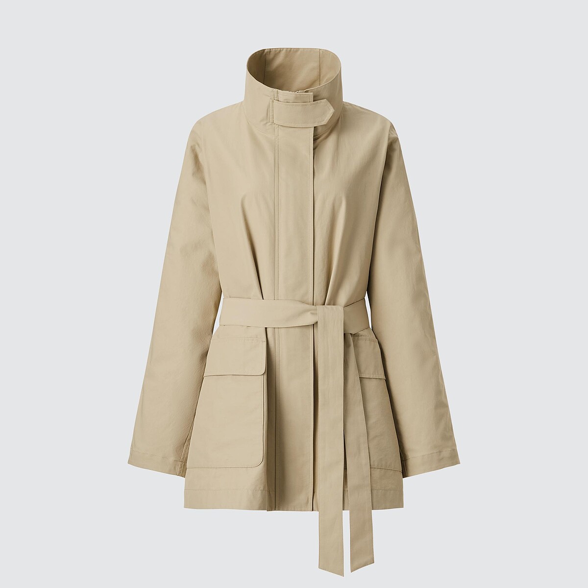 寬版立領短大衣NT$2490。