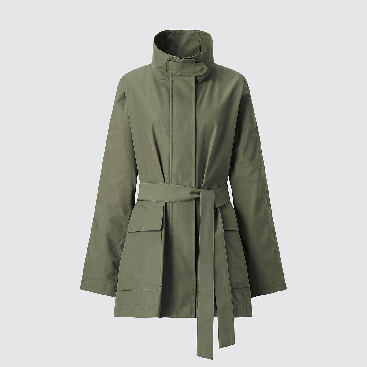 寬版立領短大衣NT$2490。