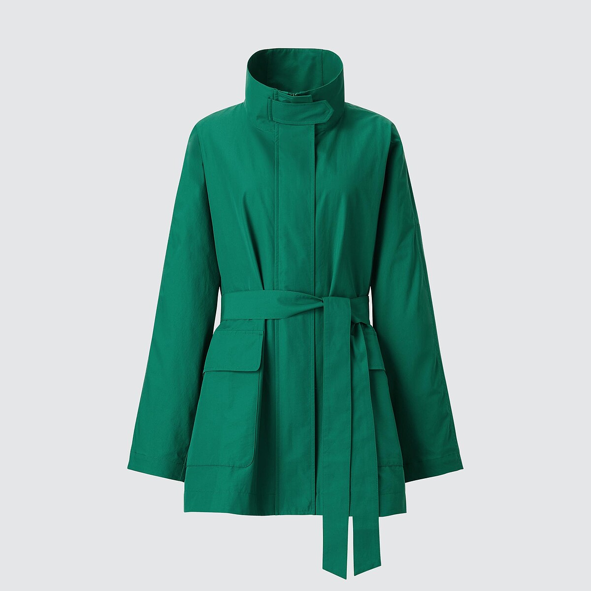 寬版立領短大衣NT$2490。