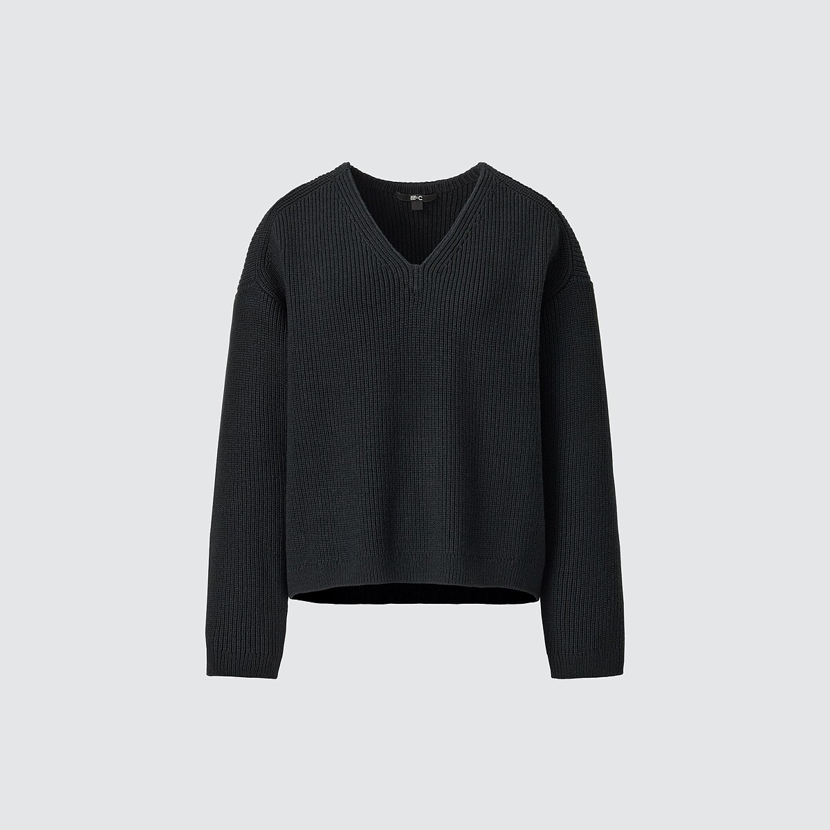 V領短版針織衫NT$1290。