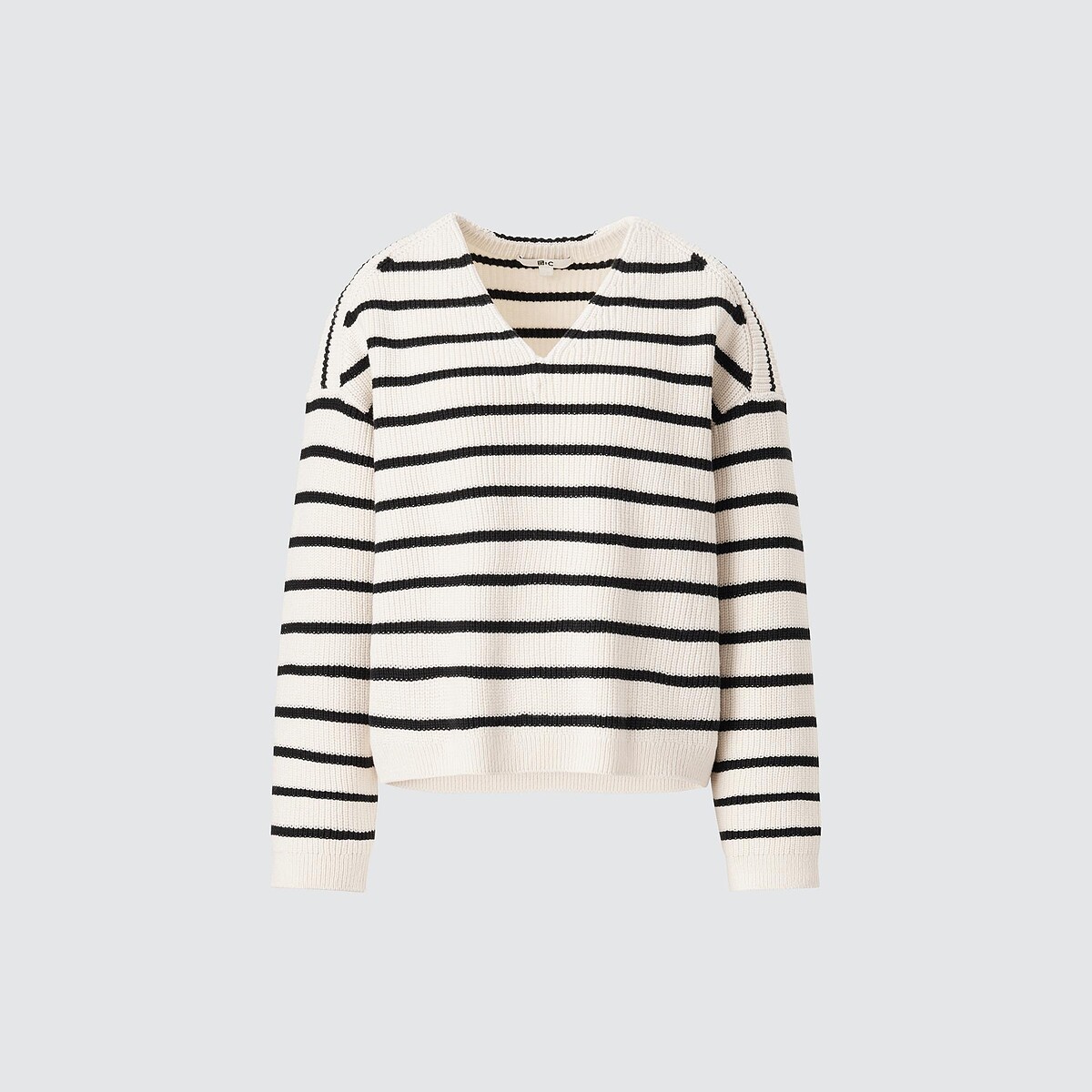 V領短版針織衫NT$1290。