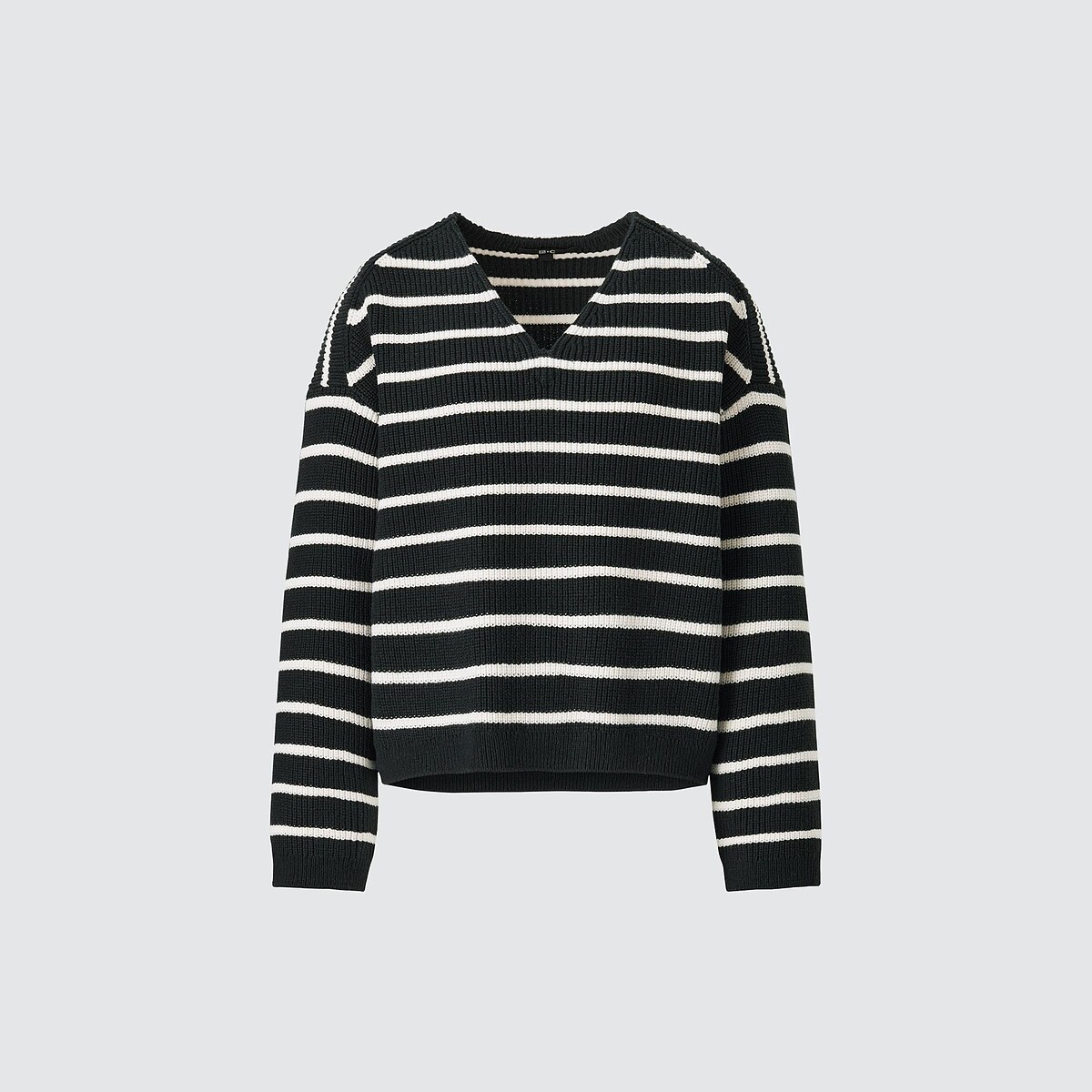 V領短版針織衫NT$1290。