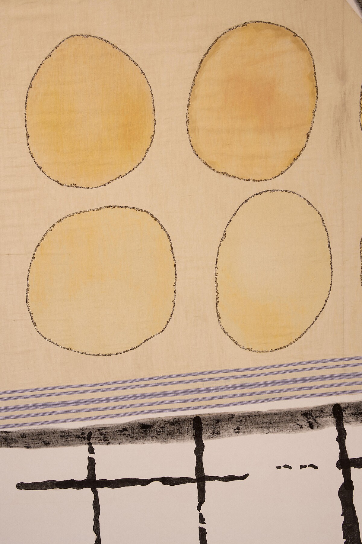 Dior 秀場的設計來自於藝術家伊莎貝拉．杜克羅（Isabella Ducrot）的裝置藝術作品《Big Aura》。