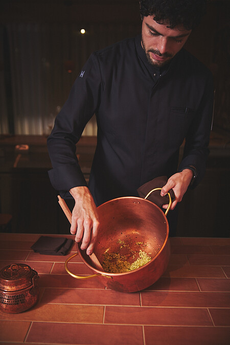 主廚 Nico Gellon 將帶著多元文化的背景和十多年的料理經驗，挑戰風味的疆界。