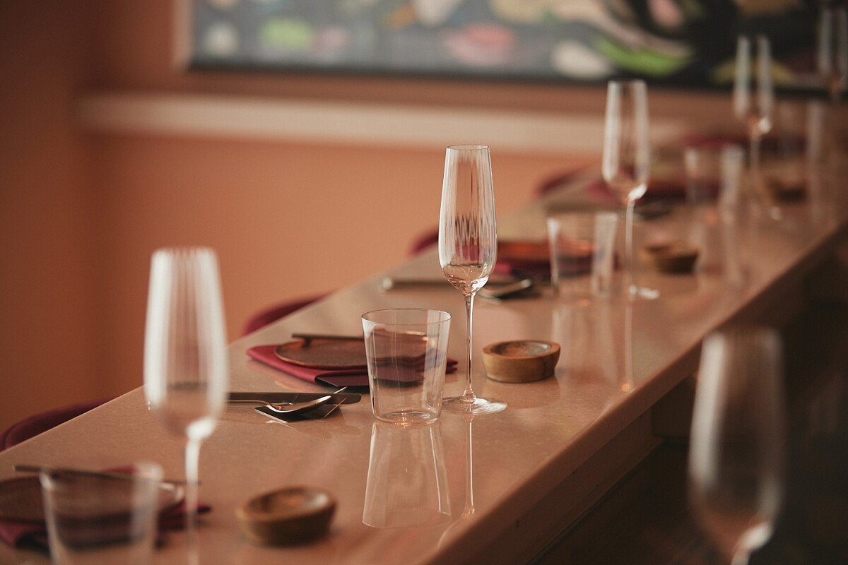 由 Chef Nico 親自挑選每一款器皿。