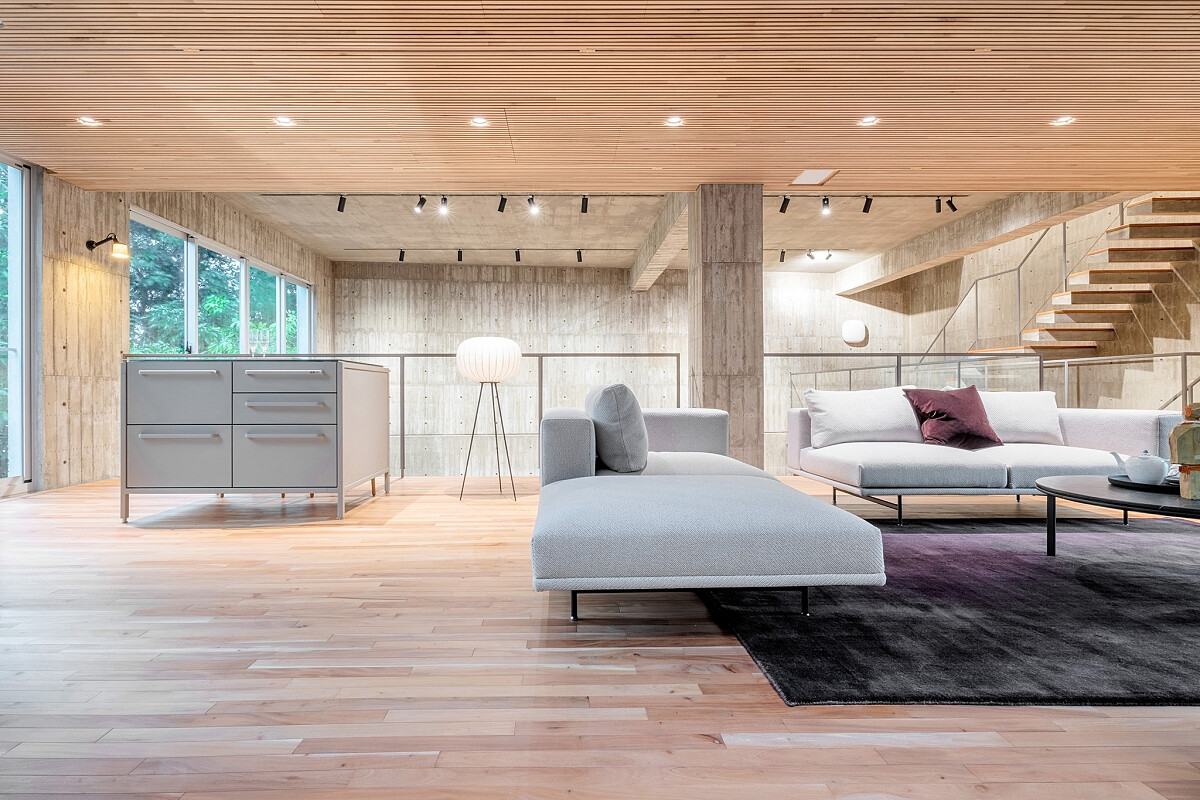 Vipp 的新廚房系列以莫蘭霧白和淺灰色調呈現北歐設計美學。