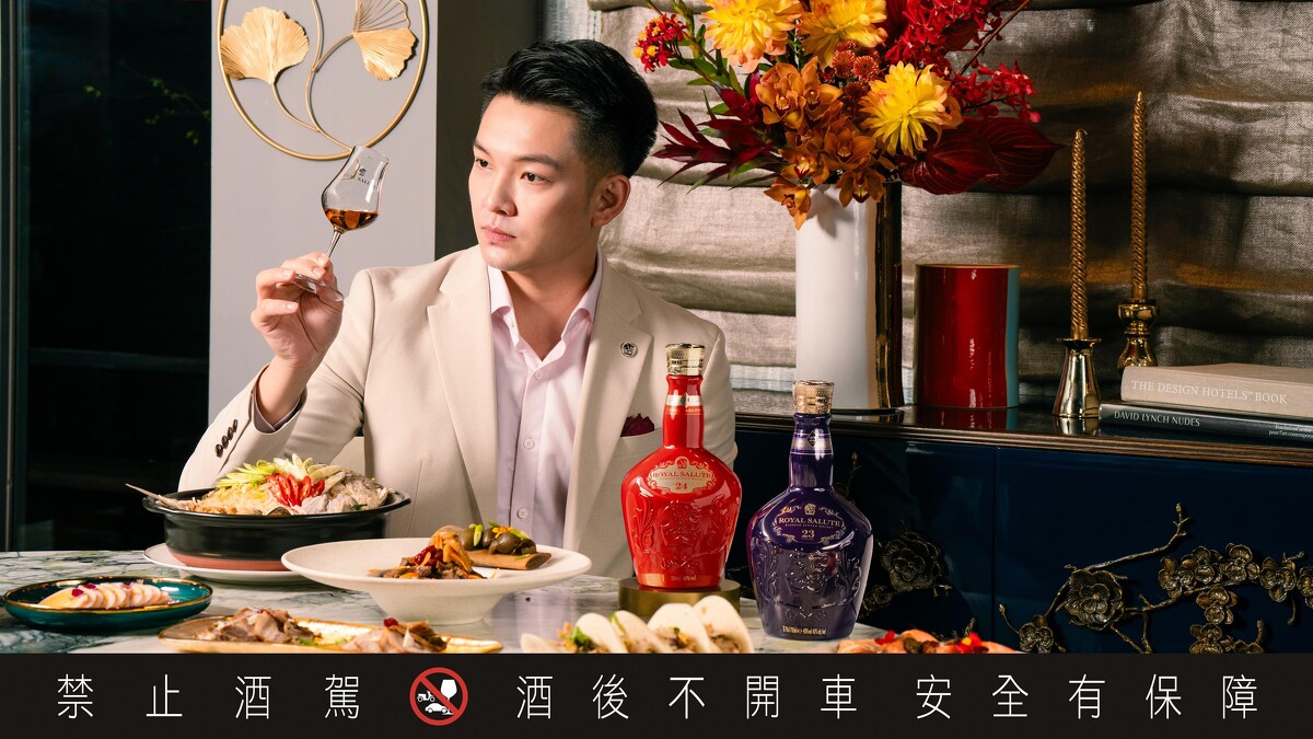 皇家禮炮品牌大使品酩創新之作「皇家禮炮24年干邑桶」以及象徵福爾摩沙之美的「皇家禮炮23年調和威士忌」。