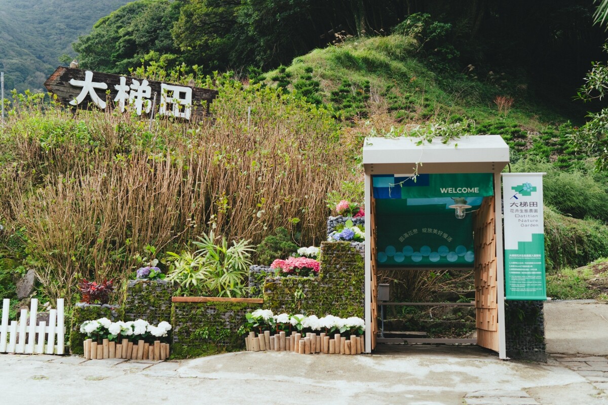 兩個八月 biaugust Creation Office 以「圓滿花聚」作為品牌方針。