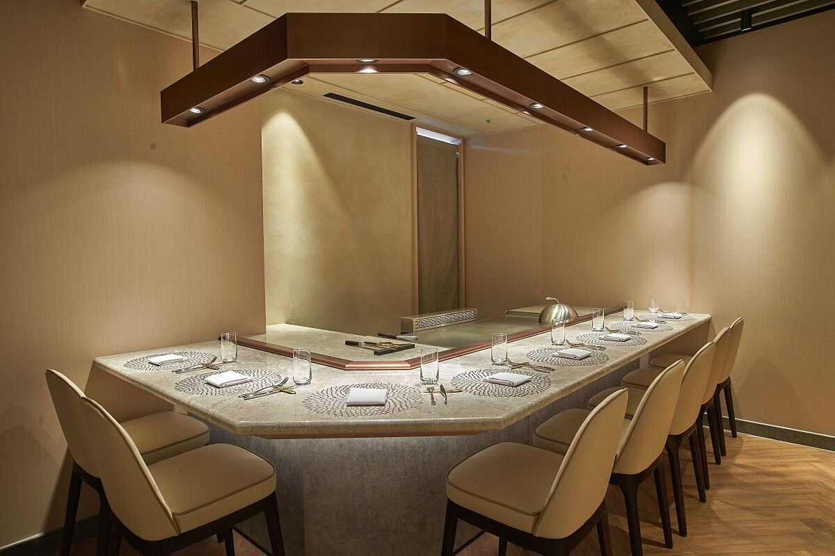 餐廳位於台北新地標新光三越 Diamond Towers。