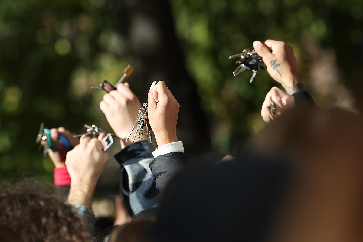 義大利米蘭，民眾參加消滅父權（Il Patriarcato Uccide）示威活動，抗議女性受暴。