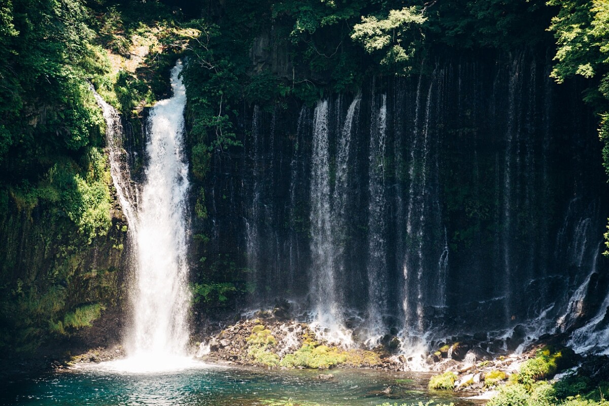 水源來自富士山頂積雪融化後經火山岩層層過濾。