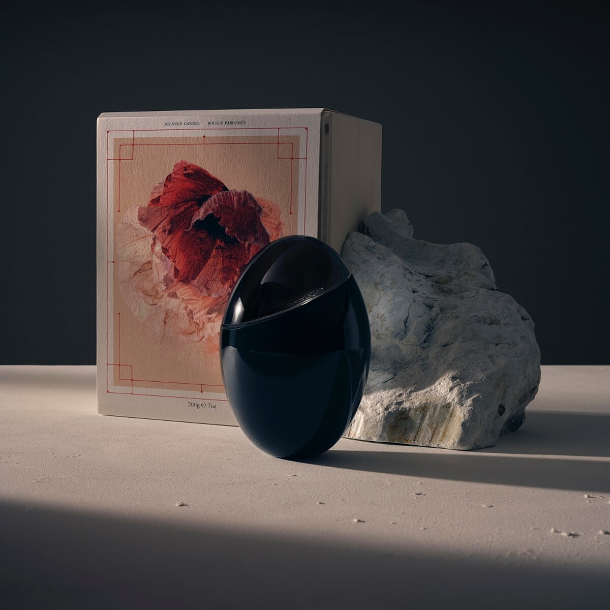 (Alexander McQueen異域玫瑰香氛蠟燭Pagan Rose，NT12,500(Photo/初衣食午)